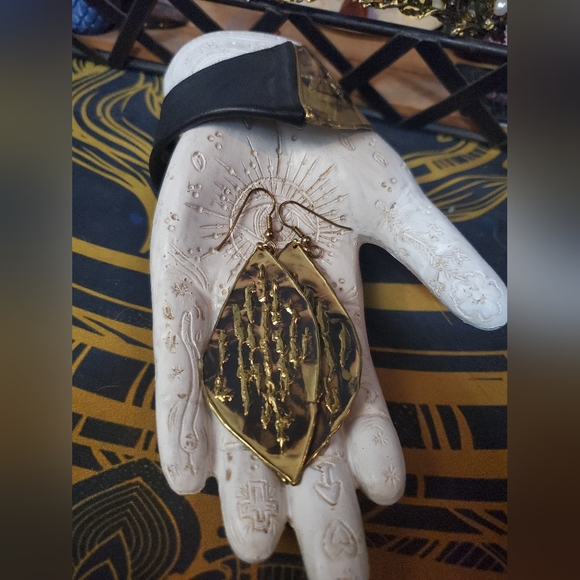 BNWT VINTAGE Handmade leather and metal bracelet with matching earrings - Picture 2 of 6